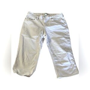 6 white denim DKNY Jeans Ludlow knee length shorts